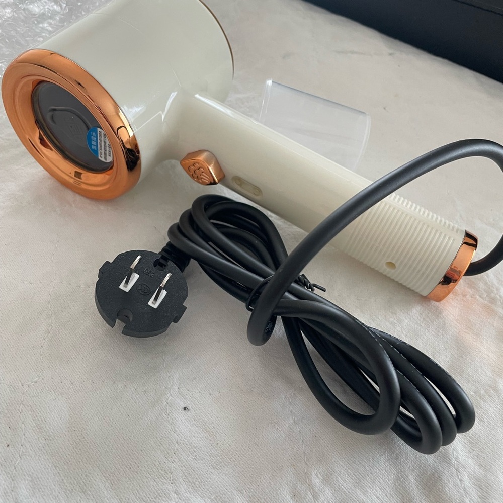 White and Copper mini fabric steam/iron